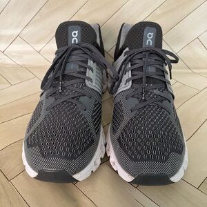 On The Roger Clubhouse. Size 10.5